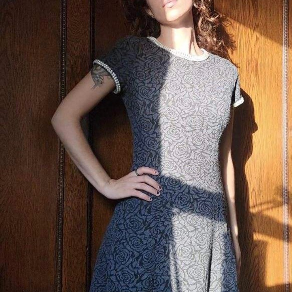 Authentic karllagerfeld Black with with rose print dress size 6